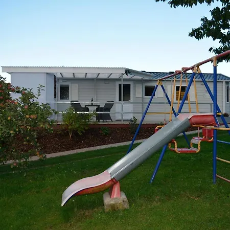 Fuer Zwei Erwachsene Und Zwei Mit Terrasse Holiday home